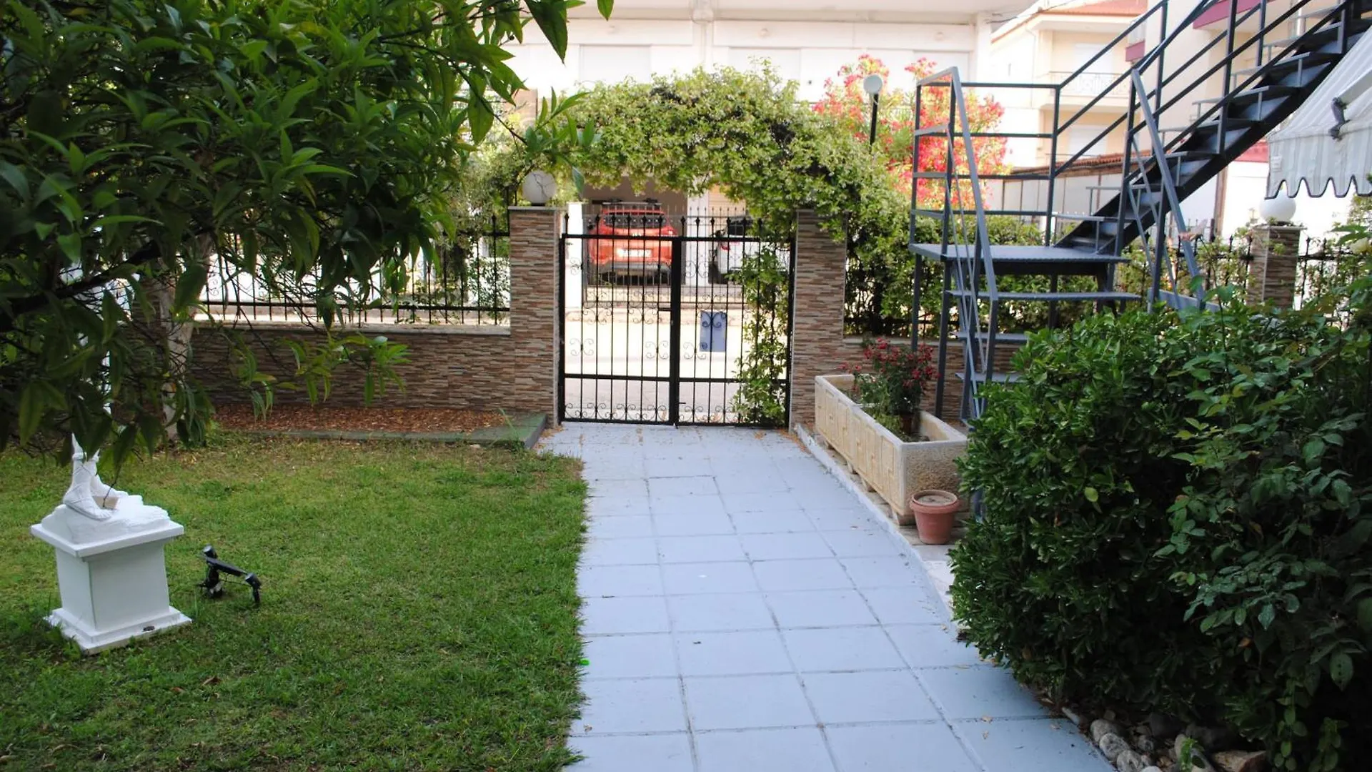 Artemis Apartments Paralia Dionysiou 0*,