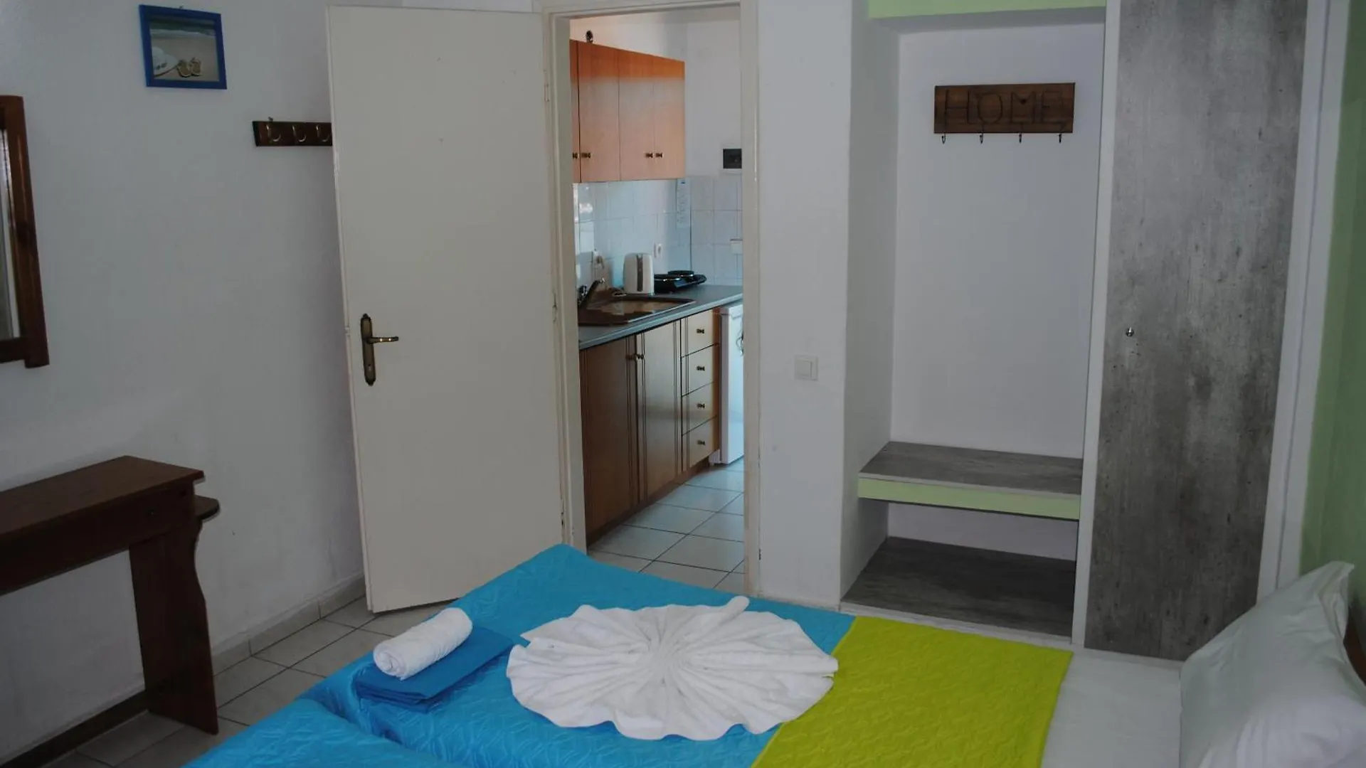 Artemis Apartments Paralia Dionysiou 0*,