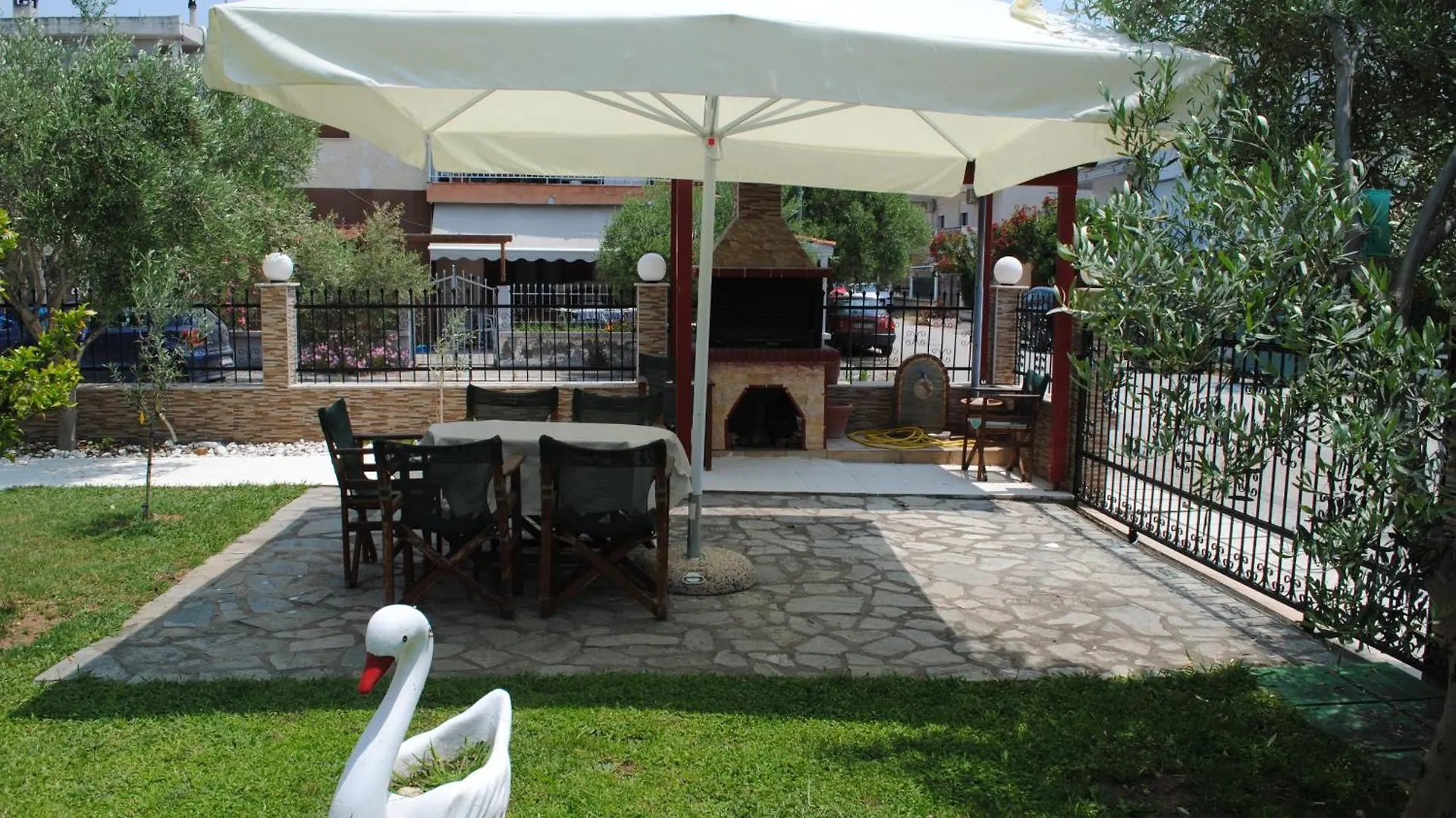 Artemis Apartments Paralia Dionysiou 0*,  Grecia
