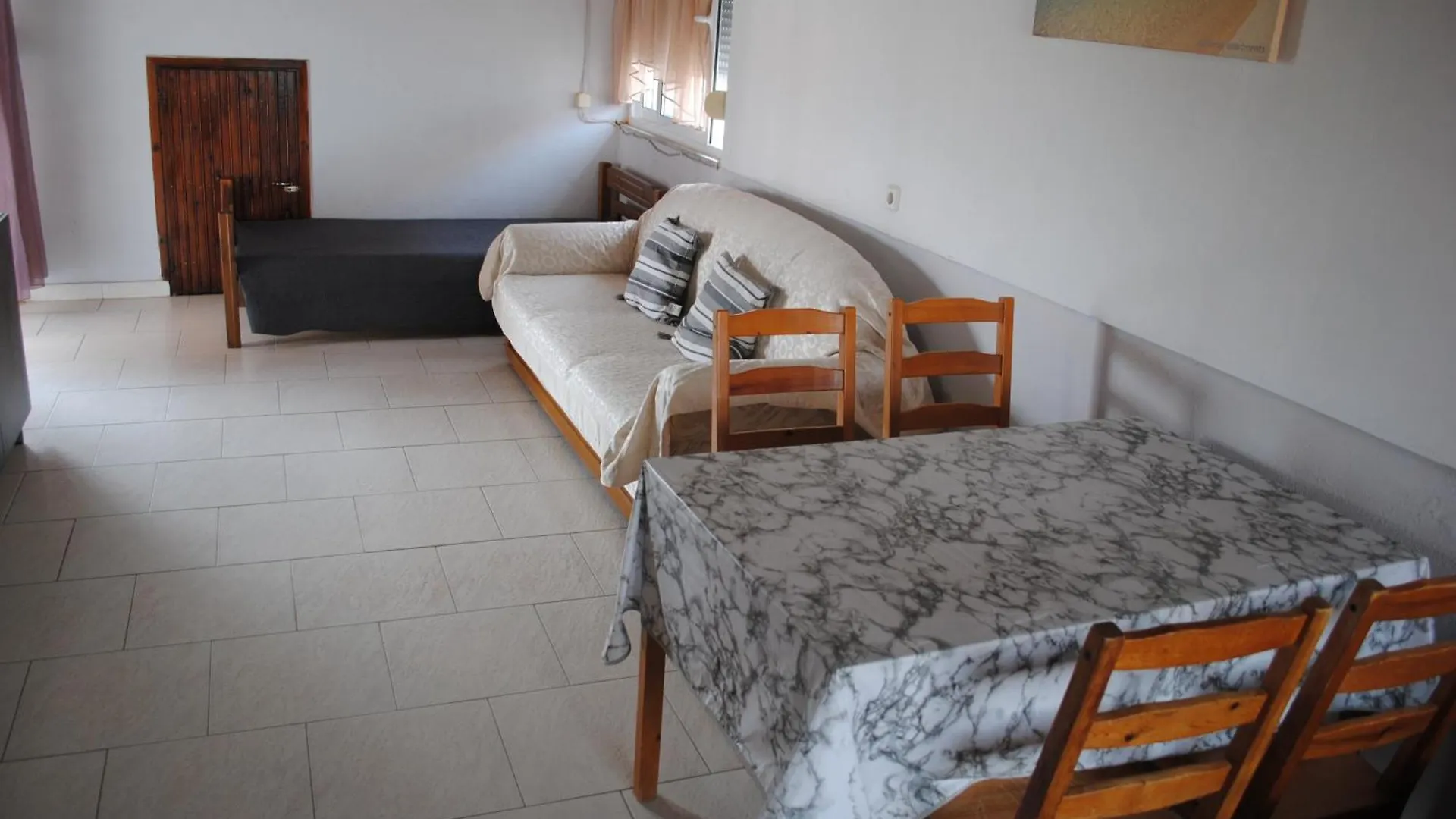 Artemis Apartments Paralia Dionysiou 0*,